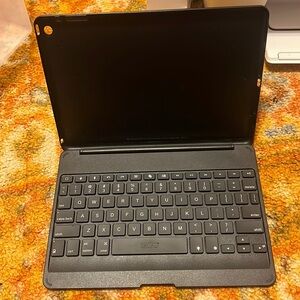 iPad Air case with built in keyboard